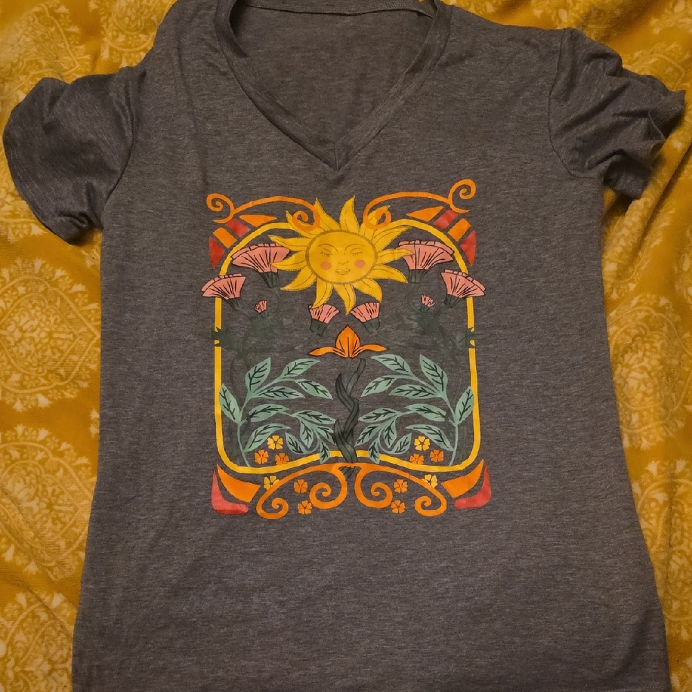 Grey V-Neck Tee with Sun And Flower Graphic Small Womens Hippie Boho